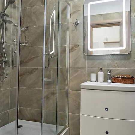 Yst Luxury Apartament *